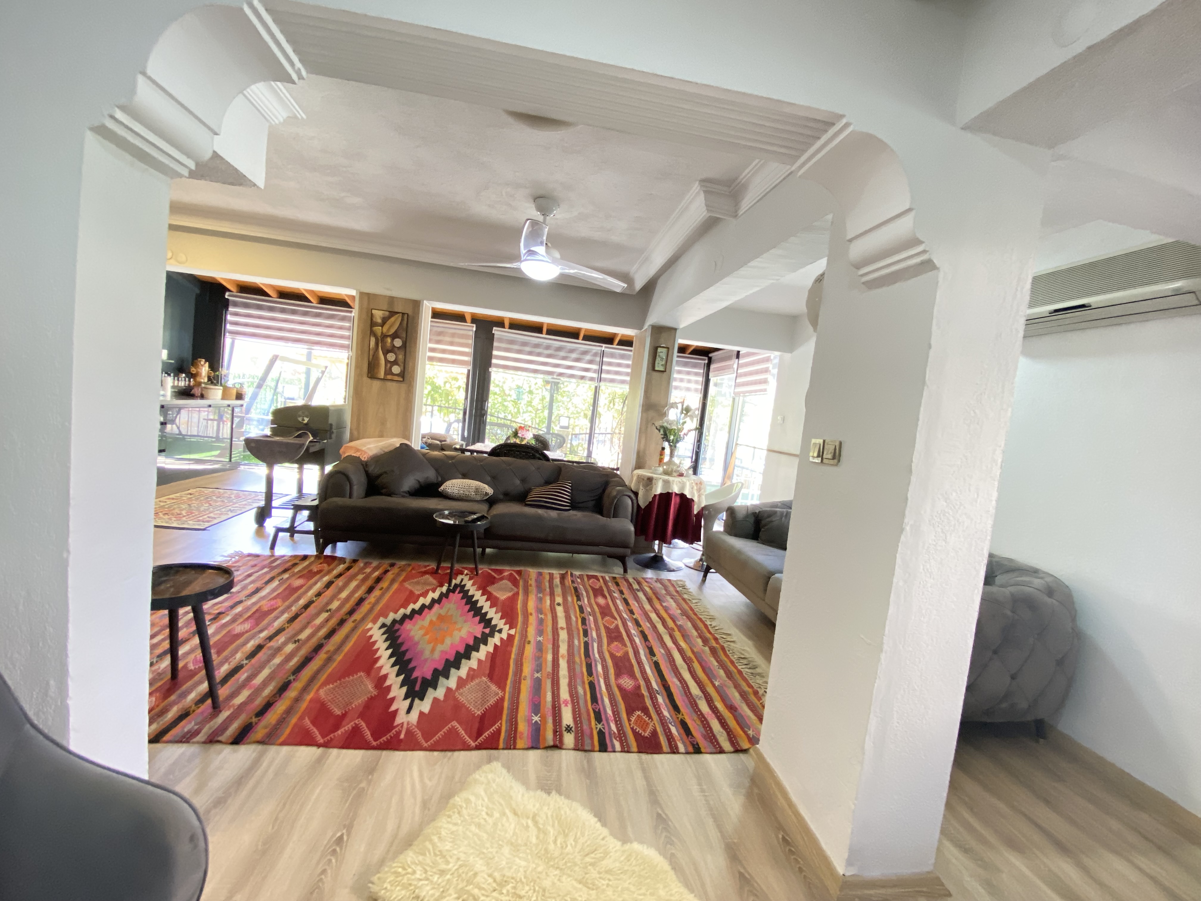 Ürkmez De Denize Tarafında Bahçeli Satılık 5+1 Villa — 8 / 28