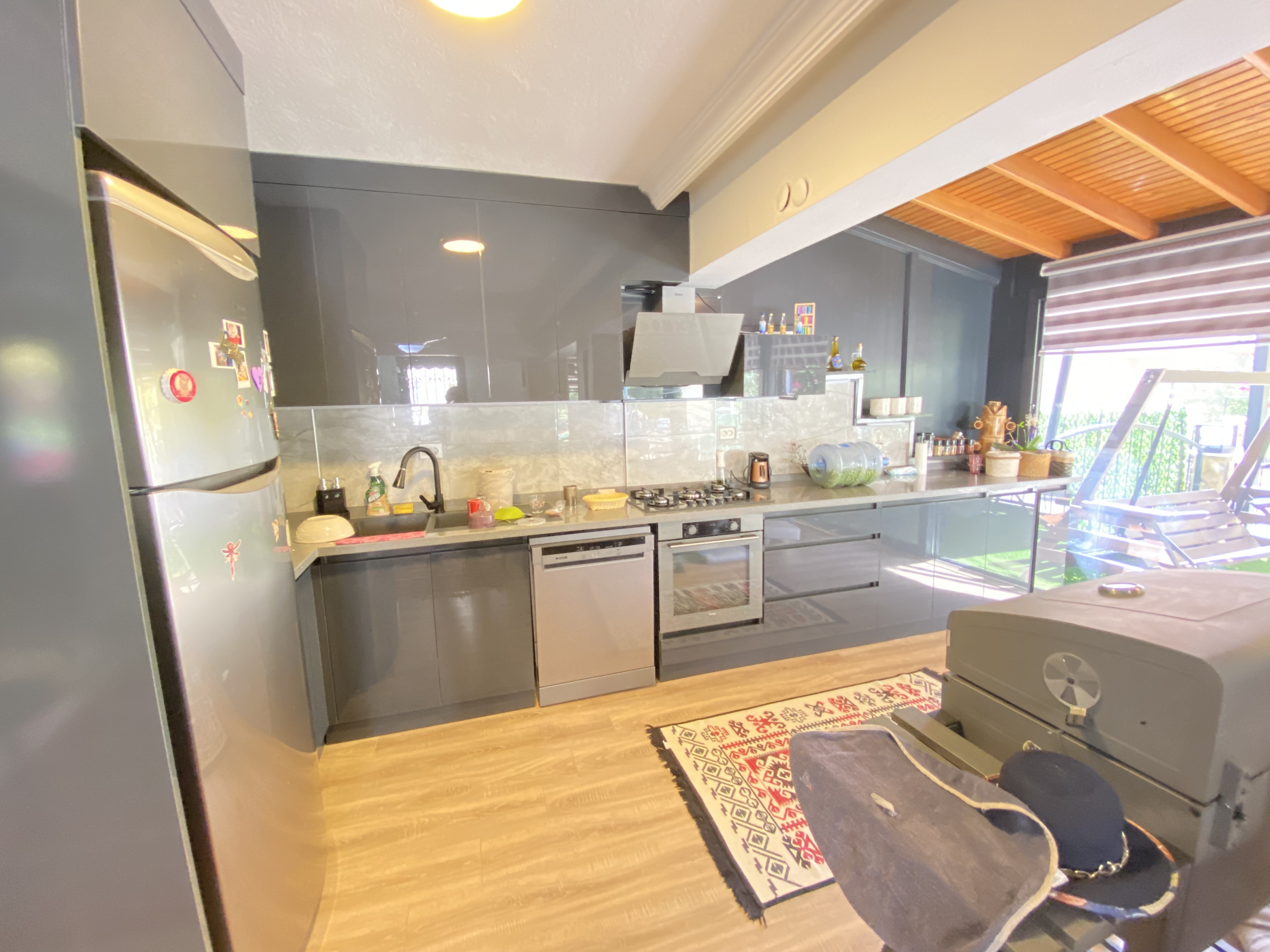 Ürkmez De Denize Tarafında Bahçeli Satılık 5+1 Villa — 11 / 28