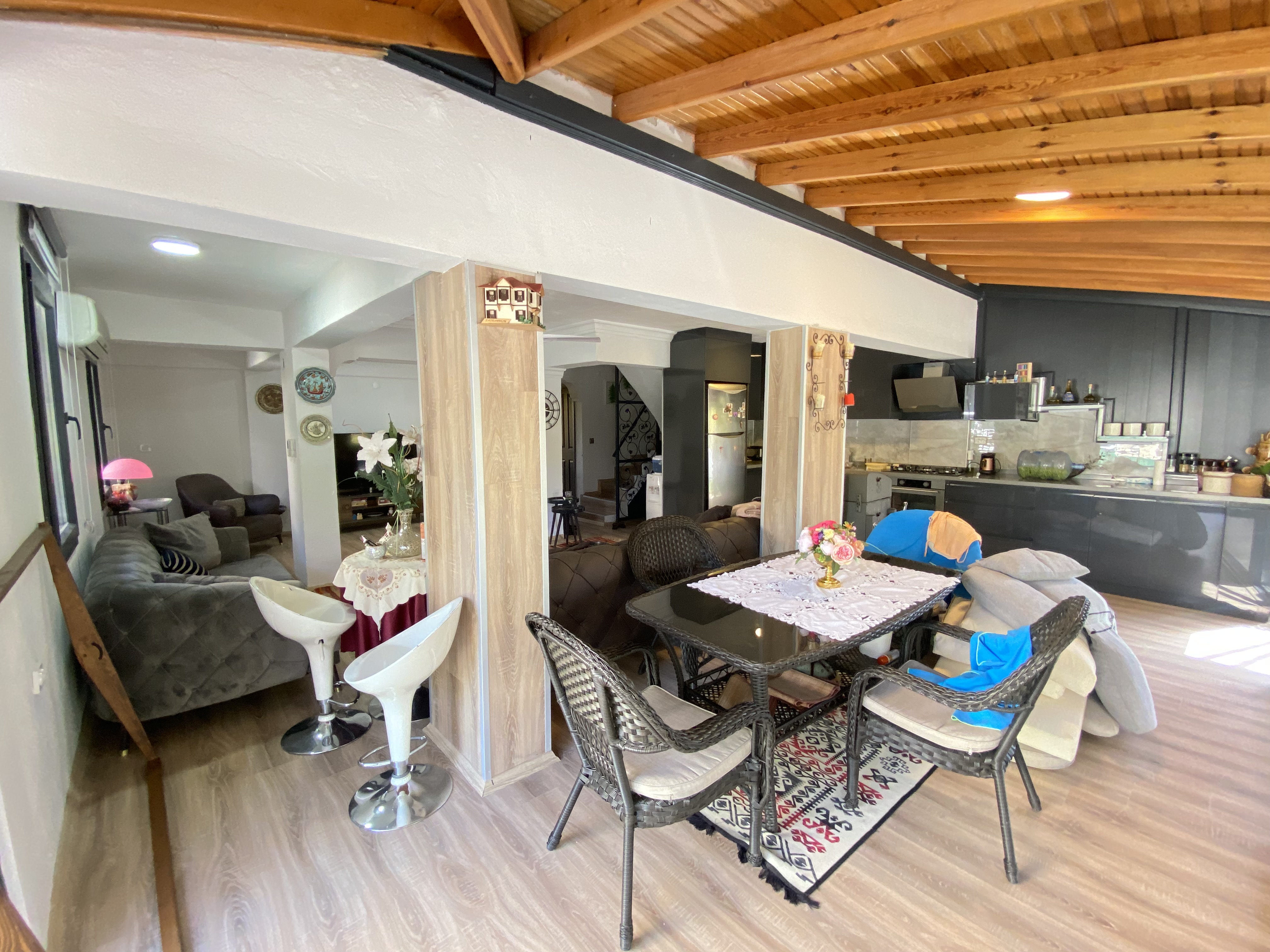 Ürkmez De Denize Tarafında Bahçeli Satılık 5+1 Villa — 12 / 28