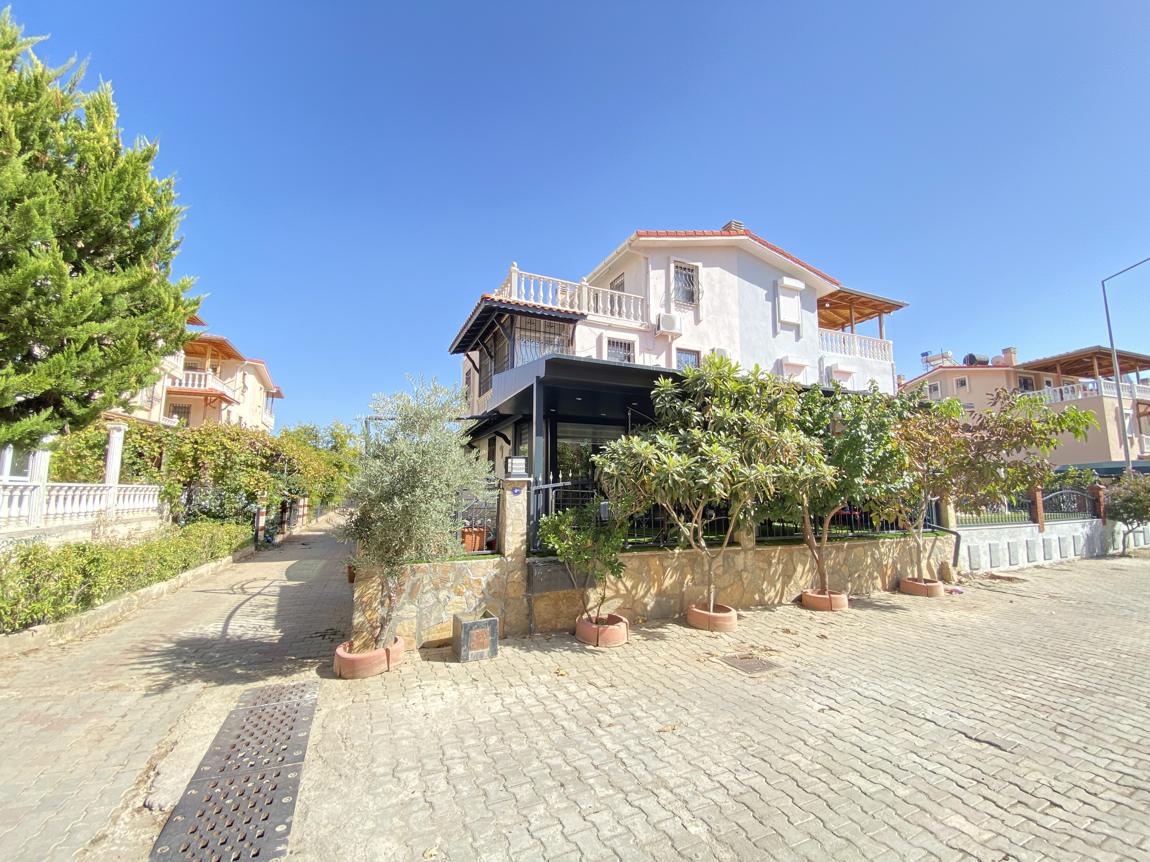 Ürkmez De Denize Tarafında Bahçeli Satılık 5+1 Villa — 28 / 28